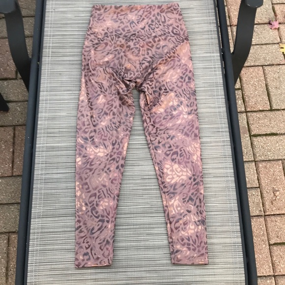 🔻NWOT Onzie Animal Foil Midi Legging XS - Picture 6 of 9
